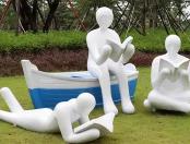 北京不銹鋼雕塑和玻璃鋼雕塑有何應(yīng)用區(qū)別